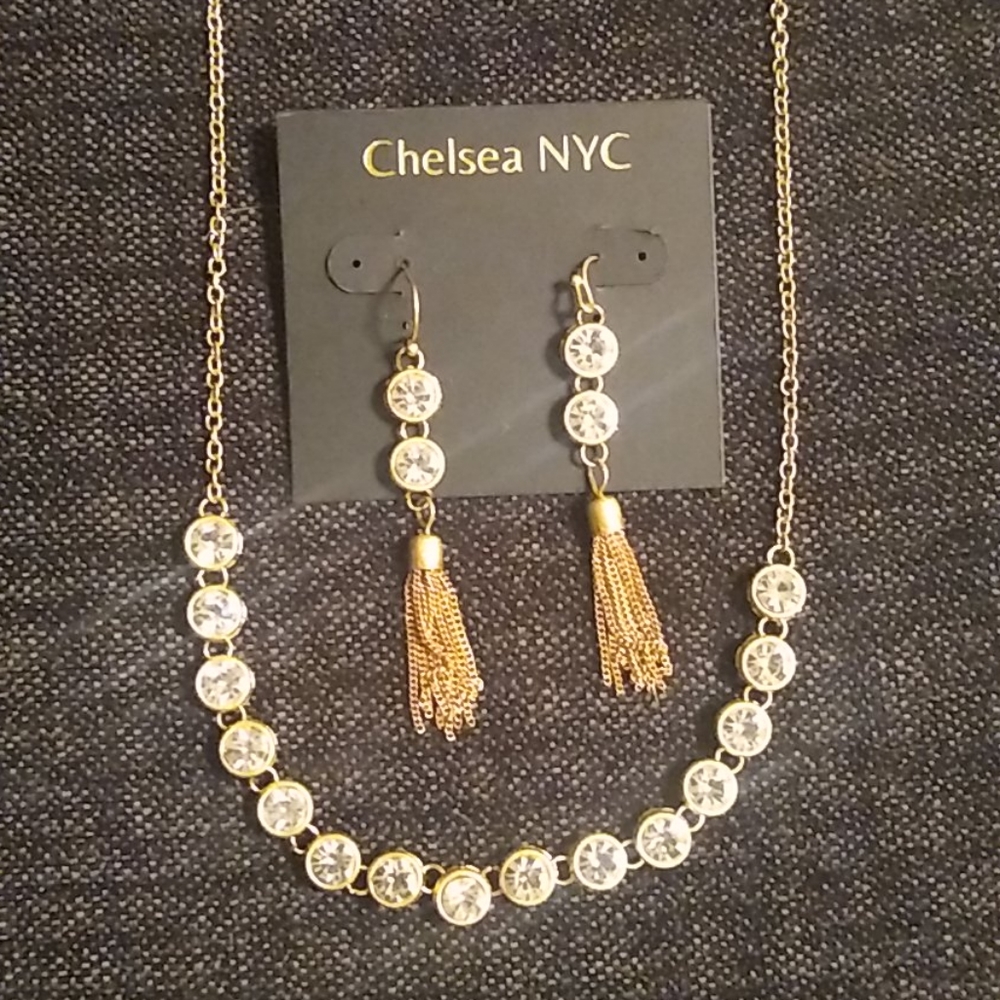 Necklace and earrings set